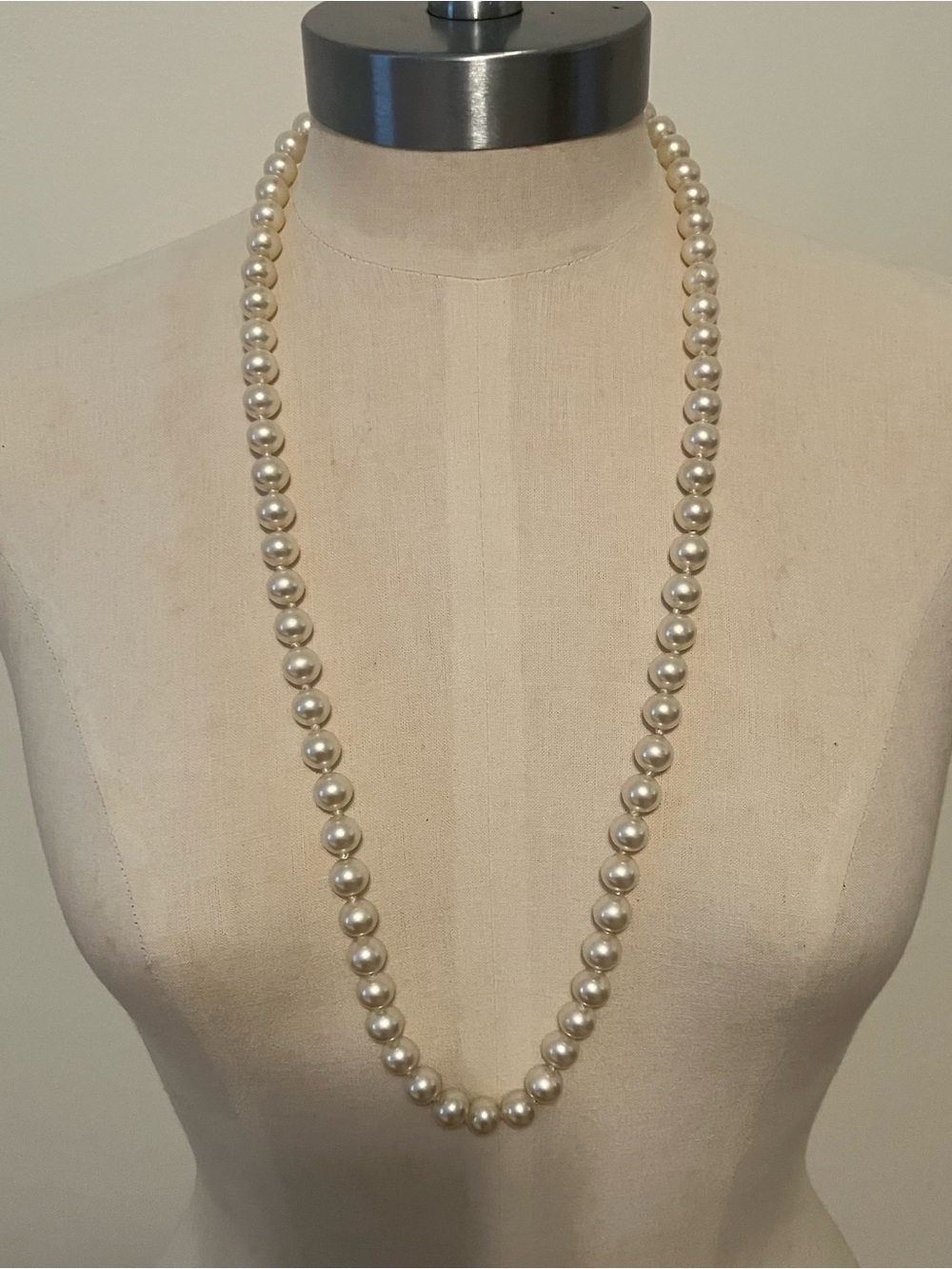 VTG Marvella Faux Pearl Necklace Statement Clasp Preppy Old Money 14.5in